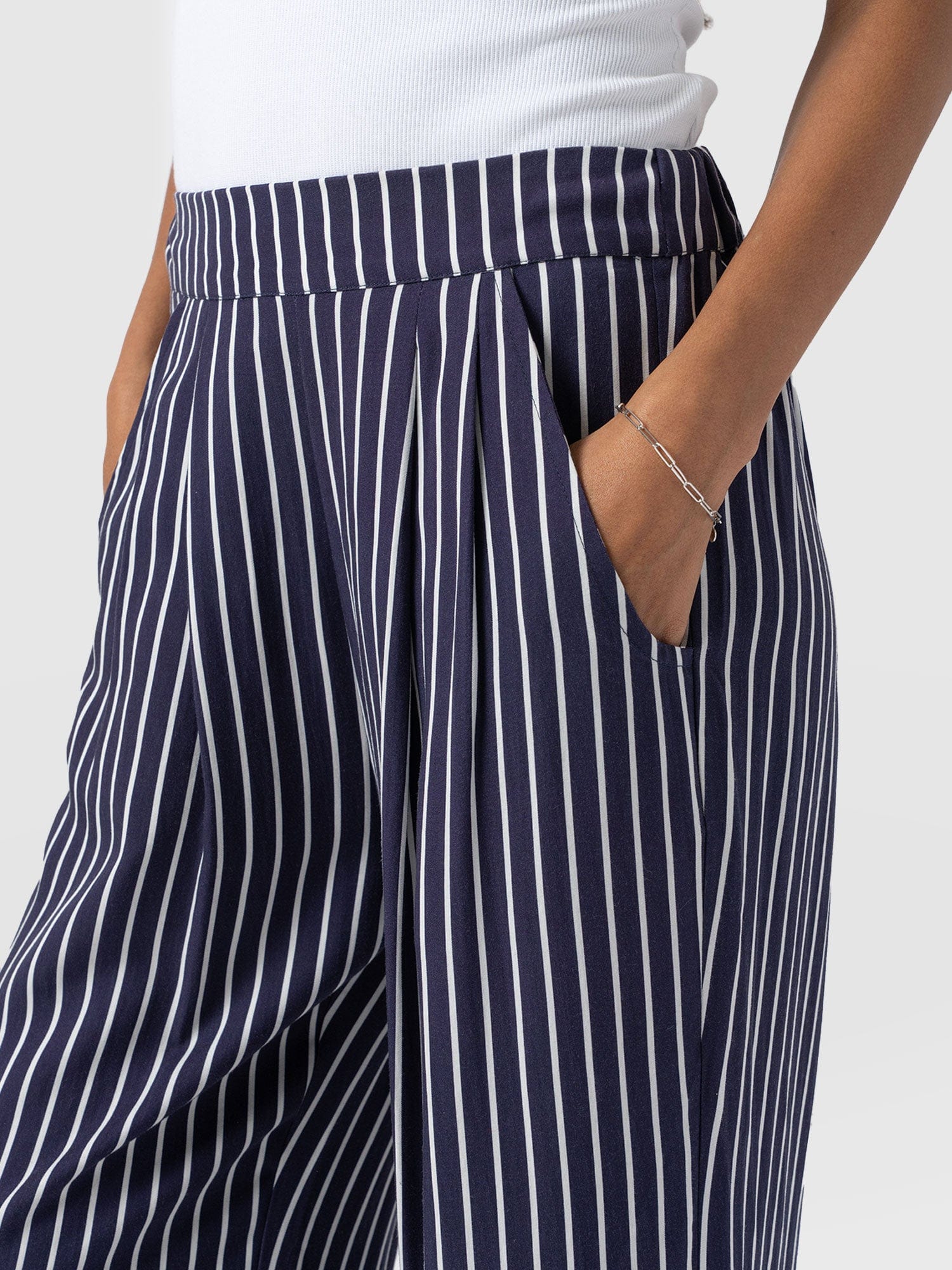 Sloane Pant Navy Mini Stripe - Women's Pants | Saint + Sofia® USA
